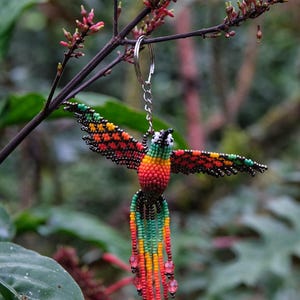 Portachiavi/portachiavi a forma di colibrì originale dei nativi Kamtsà, portachiavi con perline, portachiavi con animali, decorazione a forma di colibrì, portafortuna.