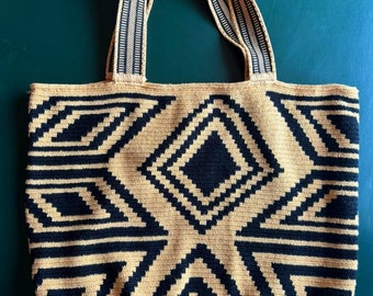 SUSÙ handwoven Wayùu huge tote bag. High quality crochet bag with handles, luxury boho chic bag, optical pattern. Mochila Wayùu.
