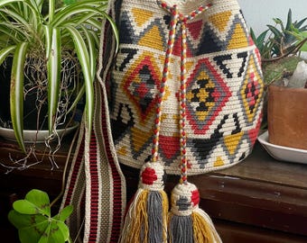 Handmade Wayuu Mochila Bag, Exclusive Crochet Shoulder Bag from Colombia