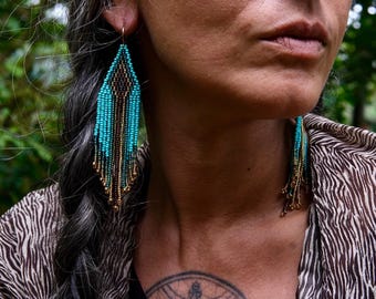 PENDIENTES WALKA. Pendientes largos bohemios con cuentas, arte nativo, colgantes tribales, pendientes chamánicos indígenas. Pendientes de moda boho chic.
