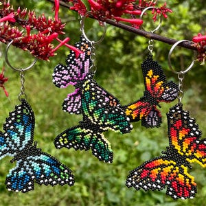 Farfalle colorate di perline: portachiavi o decorazione da appendere.