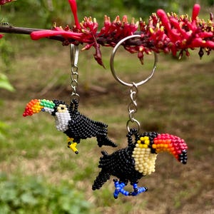 TUCANO. Portachiavi o decorazione di perline da appendere, dalla Colombia.