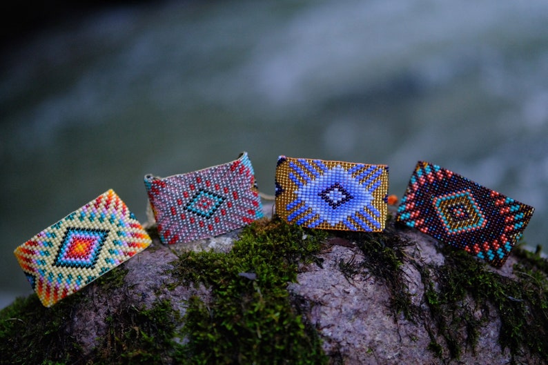 Bracciale con linea INTI. Bracciale a fascia di perline di semi Inga, braccialetto boho chic, gioielli nativi della Colombia. image 1