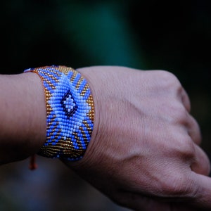 Bracciale con linea INTI. Bracciale a fascia di perline di semi Inga, braccialetto boho chic, gioielli nativi della Colombia. image 7