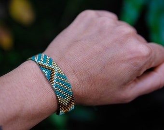 INTI-armbanden. Inga-Kamentša-inheemse rocaillesarmbanden, ontwerp geïnspireerd op heilige symboliek. Paararmband/vriendschapsarmband.