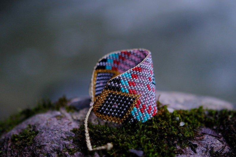 Bracciale con linea INTI. Bracciale a fascia di perline di semi Inga, braccialetto boho chic, gioielli nativi della Colombia. image 5