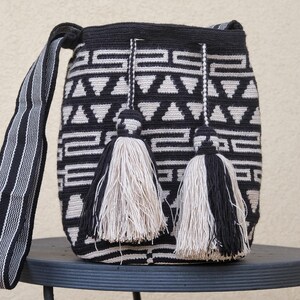 Borsa Wayuu Mochila bianca e nera, tracolla all'uncinetto, Boho Chic image 1