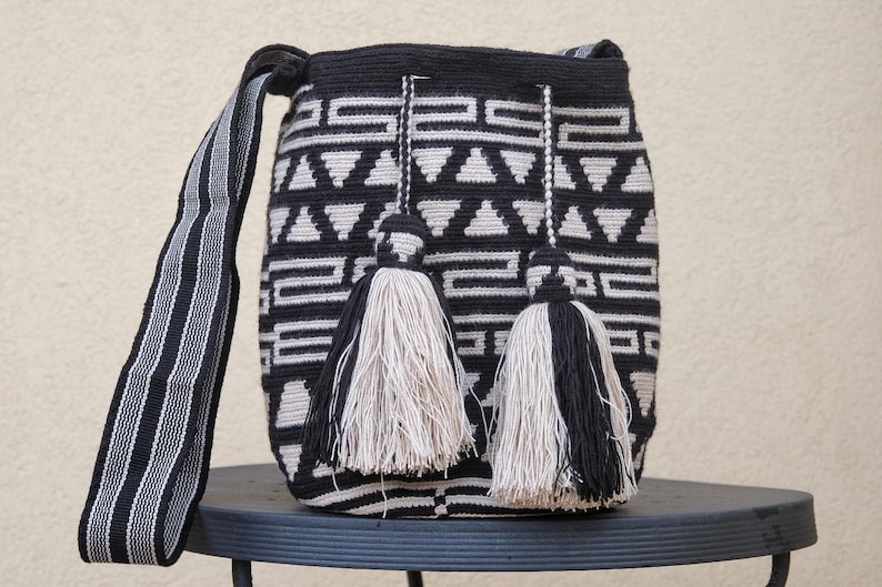 Borsa Wayuu Mochila bianca e nera, tracolla all'uncinetto, Boho Chic image 1
