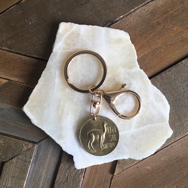 Peru Un Sol Coin Keychain, Llama Keyring, Gold Keyfob with Hook, Peruvian Heritage Gift Souvenir, Missionary Gift, Wanderlust