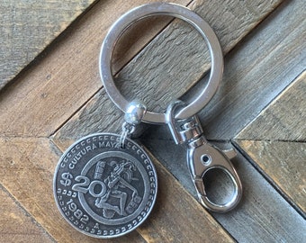 Llavero con moneda mexicana, inspirado en la cultura maya