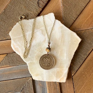 Colar com pingente de moeda vintage da Polônia, 5 zlotes, joias de bronze e cobre, lembrança polonesa, presente de viagem, desejo de viajar