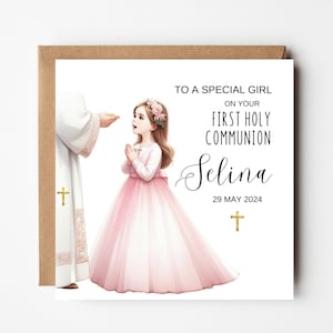 Op de afbeelding: Een witte kaart met een gouden kruis en de tekst "To a special girl on your First Holy Communion Selina 29 May 2024". Een illustratie van een meisje in een roze jurk en een priester.