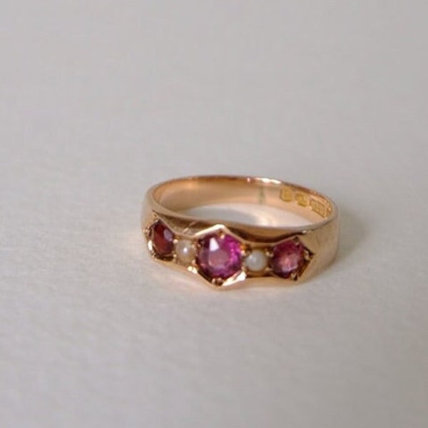Antique 9ct Gold Garnet & Pearl Ring | Size UK N, US 6.75 - 1903