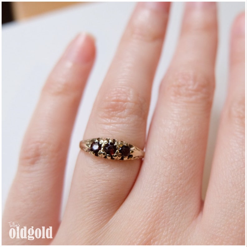 GARNET 9ct GOLD trilogy Ring Size M 12