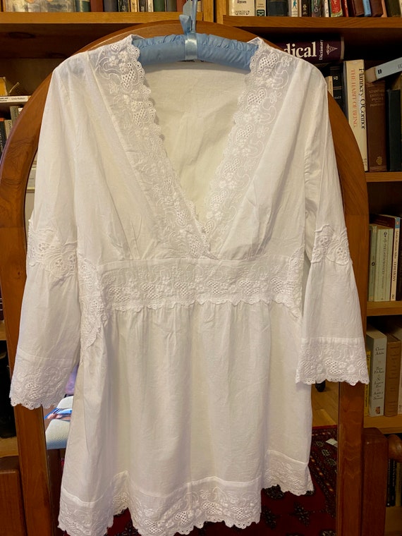 Vintage V neck lacy white blouse