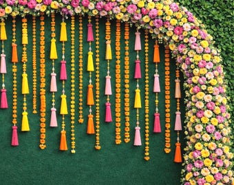 1 szt. 2D kwiatowy łuk tło botaniczne z zielonymi liśćmi, duże kolorowe frędzle - indyjski baner na ślub, Haldi, Puja, Sreemantham, baby shower