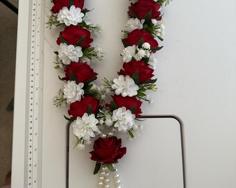 Girlanda z ciemnoczerwonych róż i białych kwiatów, 20 cali, wielokrotnego użytku, do ramki na zdjęcia lub do dekoracji Pooja Idol/indyjskich festiwali, 20 cali
