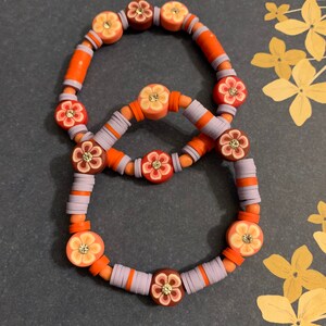 Set di braccialetti per bambini da fiore - Bomboniere per feste e docce - Regali personalizzati - Perline Heishi