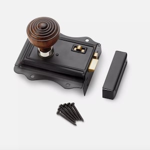 May include: A black door latch set with a wooden knob and brass detailing. The set includes a strike plate, a latch body, and screws. The knob is dark brown and has a circular design. Suitable for interior doors.