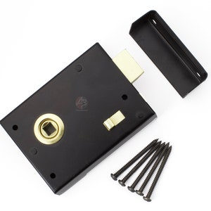 May include: Black door lock with a brass keyhole and strike plate. Includes screws for fitting. The rectangular lock has a traditional design. The lock's dimensions are in centimetres.