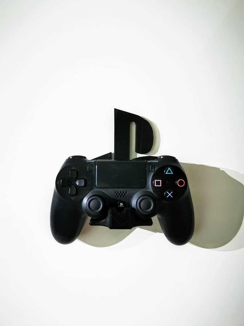 can you use a ps4 controller mount your friends