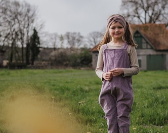 Kinder Breitcord Latzhose in der Farbe Flieder