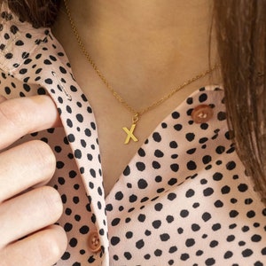 Colar banhado a ouro beijo 'X' presente de dia dos namorados
