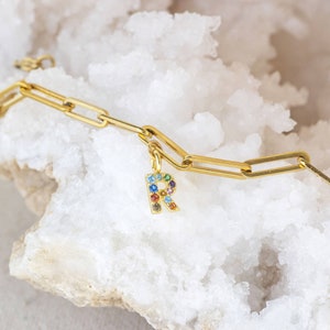 Chunky gold chain bracelet with rainbow initial charm imagem 2