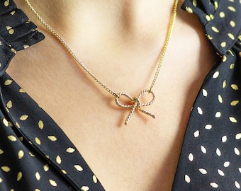 Twisted bow knot necklace