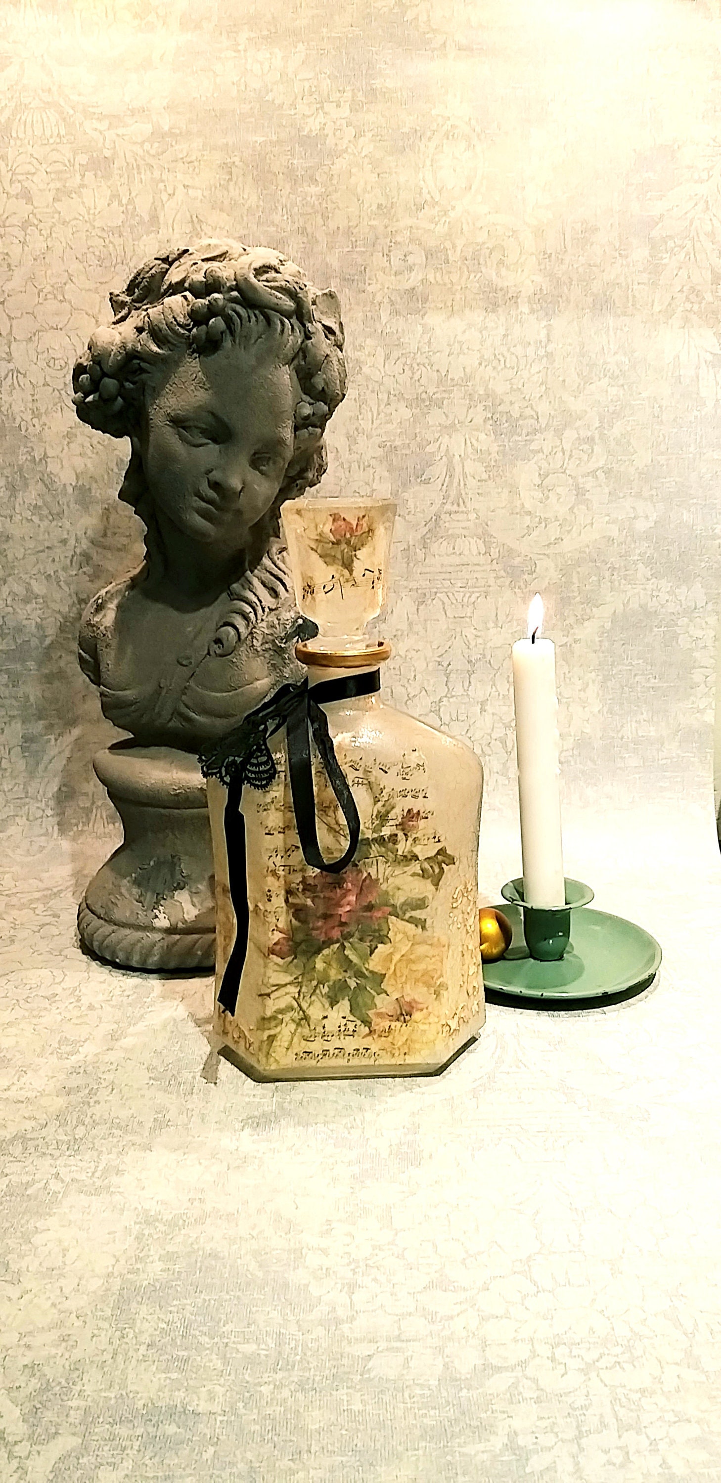 Bouteille Décorative en Verre de Liqueur Vintage Français Décorée Roses Et, Notes Musique, Dentelle 