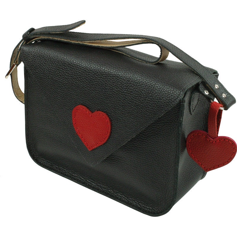 Heartfelt Notions Quilted Heart Shape Crossbody Bag (Red)