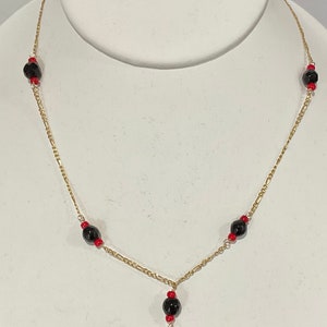 Gloednieuwe 14k gouden AZABACHE ketting w / hangende kraal & hangende hand