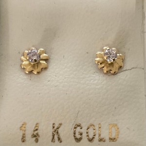 New 14k Gold/3mm Dia Floral Baby Ball Stud Earrings