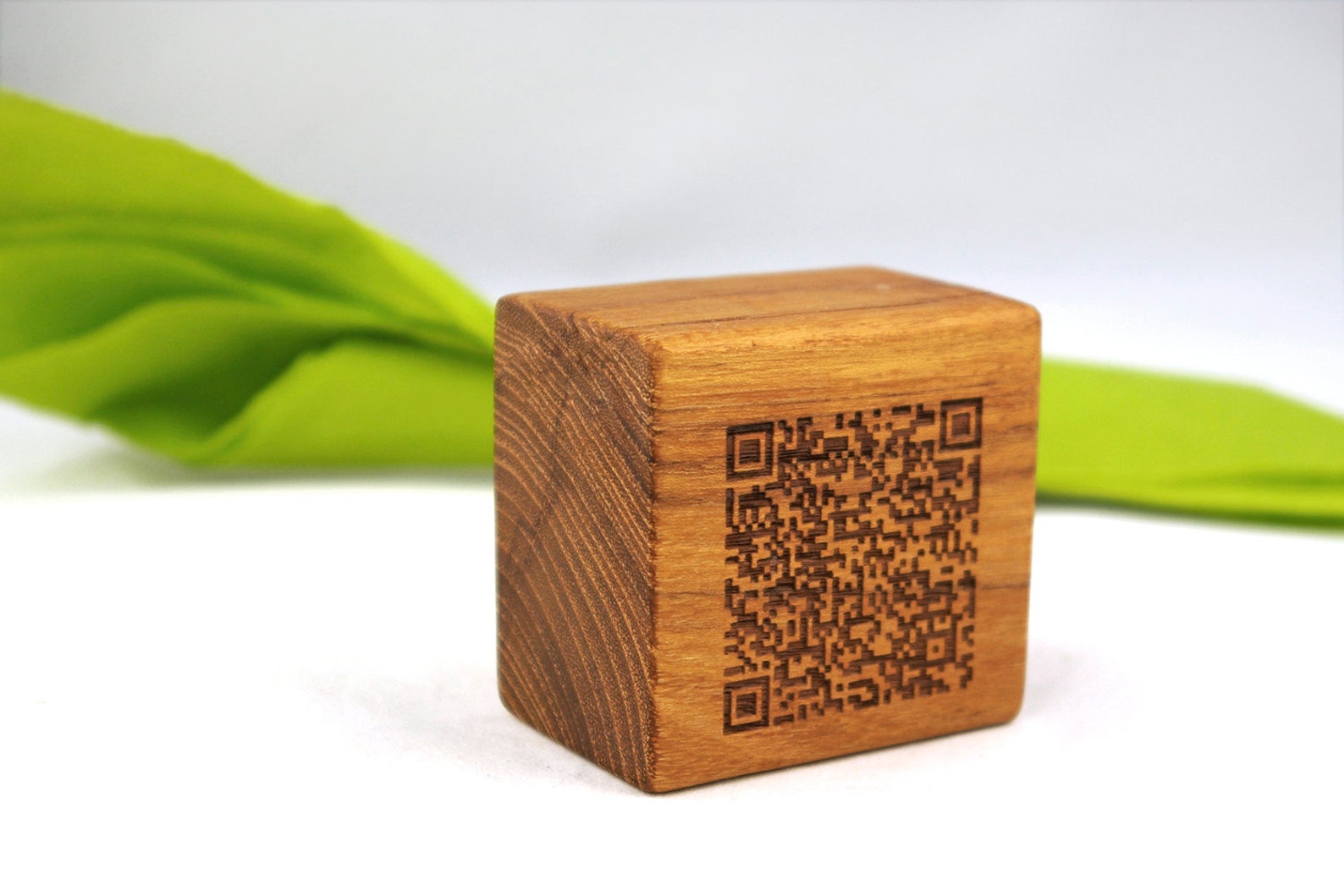 Set of 6 Oak QR Code Blocks, Restaurant QR Menu, Custom QR Code Sign ...