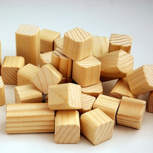 30er Set Kieferblöcke, Holzklötze, kleine Holzteile, Naturholzklötze, unfertige Klötze, DIY Holzteile
