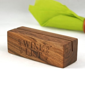 Set von 12 Walnuss-Weinkartenhaltern, kundenspezifische hölzerne Weinkartenhalter, personalisierte Tisch- / Tischplattenschilder, Restaurant / Bar-Weinkartenbord