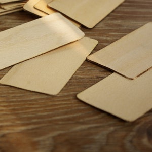 50 tarjetas de visita de chapa de haya, tamaño 90x50 mm, grosor 1,20 mm, tarjetas de lugar únicas, tarjetas de madera en blanco, etiquetas de regalo de madera, tarjetas de lugar de madera