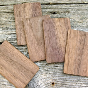 20 tarjetas de visita de chapa de nogal, tamaño 90x50 mm, grosor 2,50 mm, tarjetas de lugar únicas, tarjetas de madera en blanco, etiquetas de regalo de madera, tarjetas de lugar de madera