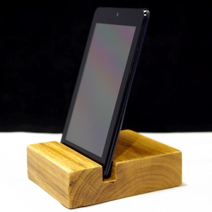 Tablet Ständer aus massiver Eiche, Schreibtischständer für iPad, Tablet / iPad Halter aus Holz, handgefertigter iPad und Telefonständer