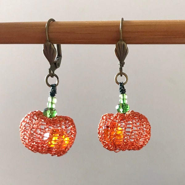 Boucles d'oreilles Halloween "Citrouilles", crochetées à la main en fil de cuivre, pour femmes. Idée cadeau