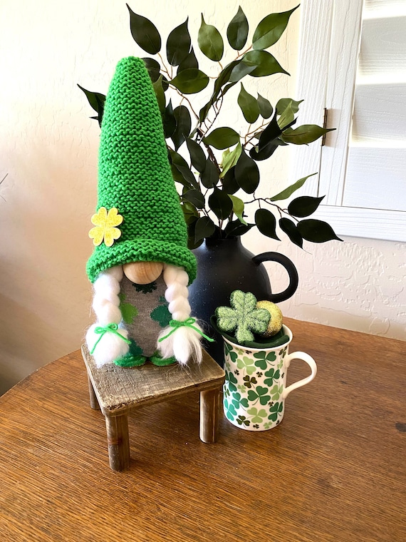 St Patricks Day Irish Gnomes Leprechauns Shamrocks Gift T-Shirt St Patricks Day Irish Gnomes Leprechauns Shamrocks Gift T-Shirt