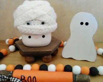 Crochet halloween mummy marshmallow mug hat, tier tray decor, Halloween decor, mummy, mug topper