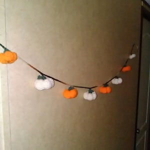 Pumpkin garland, crochet fall decor, crochet pumpkin decor, crochet pumpkin garland, crochet pumpkin garland decor