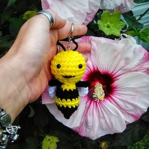 Crochet bumble bee, amigurumi bee keychain, bee lover gift, rear view mirror charm, gift for her, gift for wife, bag charm, back to school
