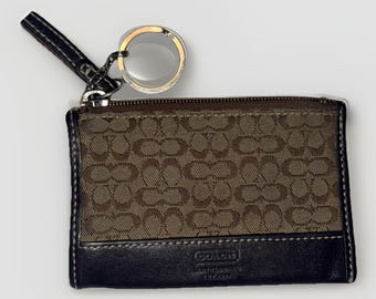 Monedero Coach SOHO con monograma y logotipo de doble C, de lona, con cremallera, llavero e identificación, estilo Y2K