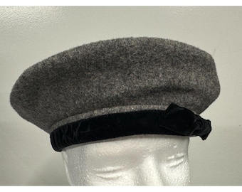 Kangol grå ullbasker med mellanstor keps i sammet, hattstorlek Tillverkad i Storbritannien