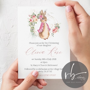 Convites de batizado florais personalizados digitais Flopsy Rabbit, versão eletrônica Peter Rabbit Invites