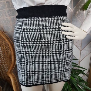 90s knitted skirt size UK size 8 to 10