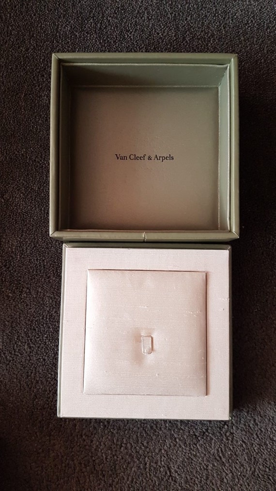 van cleef and arpels box