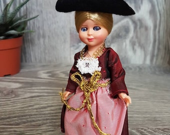 Vintage dolls, collectibles dolls, vintage toys, old toys, 1970 toys, antique dolls, plastic dolls, baby dolls, dolls